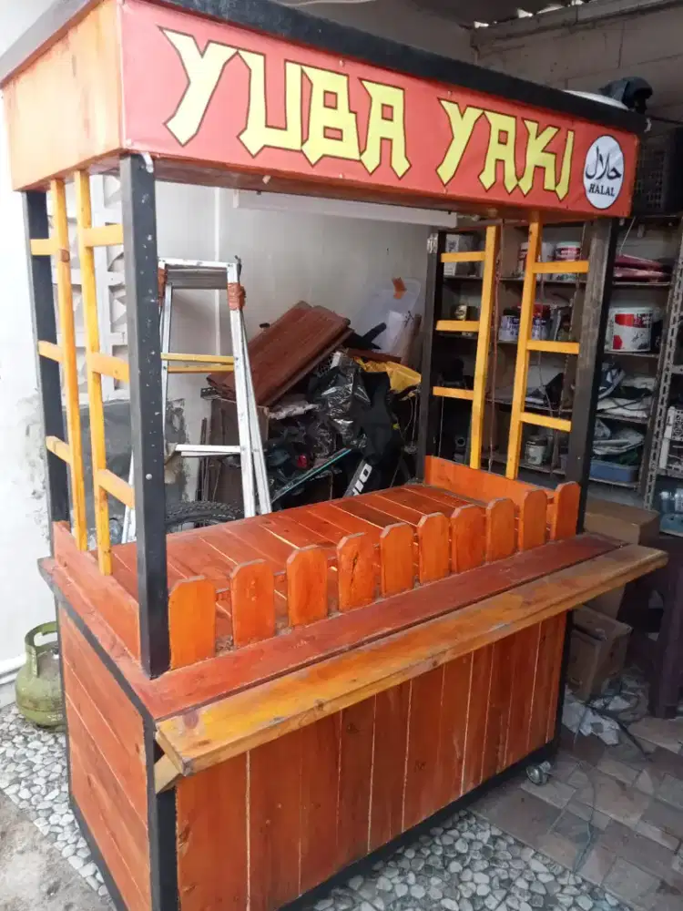 Gerobak jualan bahan kayu