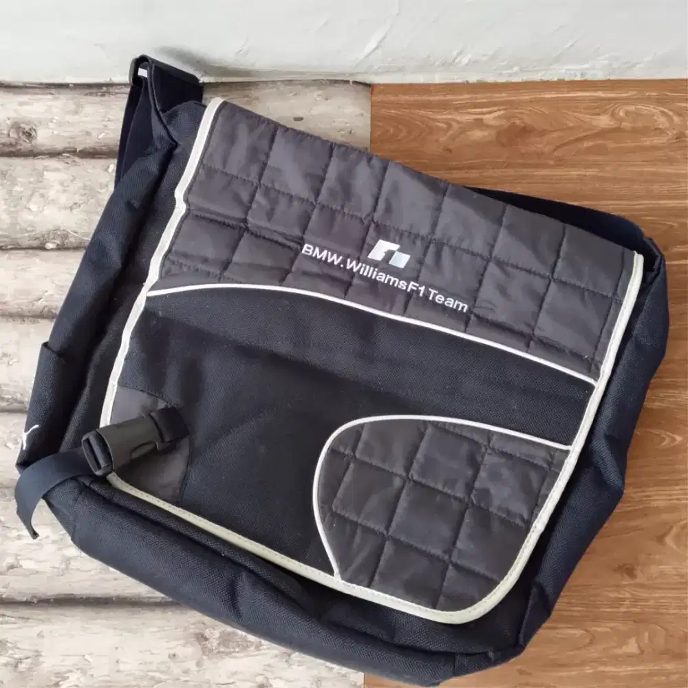 Tas Vintage Puma x BMW Williams F1  Team Messanger Bag  Quilted Black