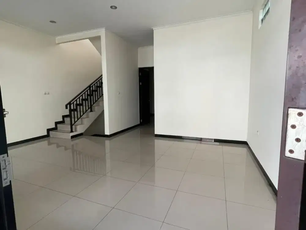 Rumah Minimalis 2 Lantai Hoek di Taman Kopo Indah Tki 5