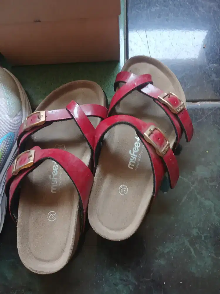 PRELOVED SEPATU SKECHERS ANAK