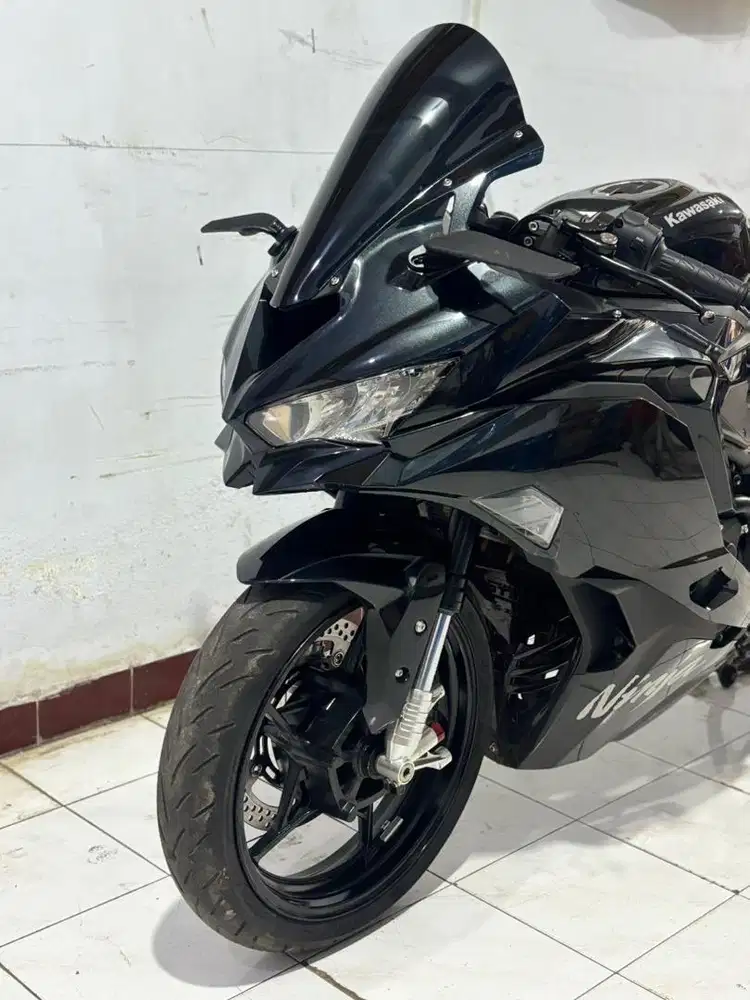 ZX25R WARNA HITAM 2026
