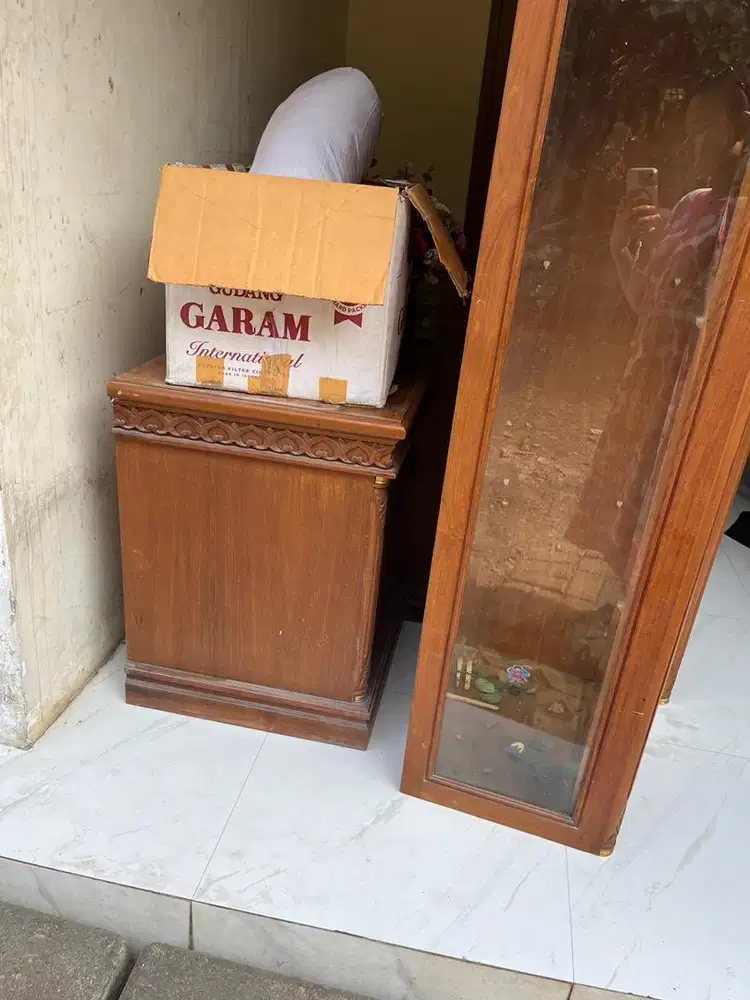 Buffet atau lemari TV besar
