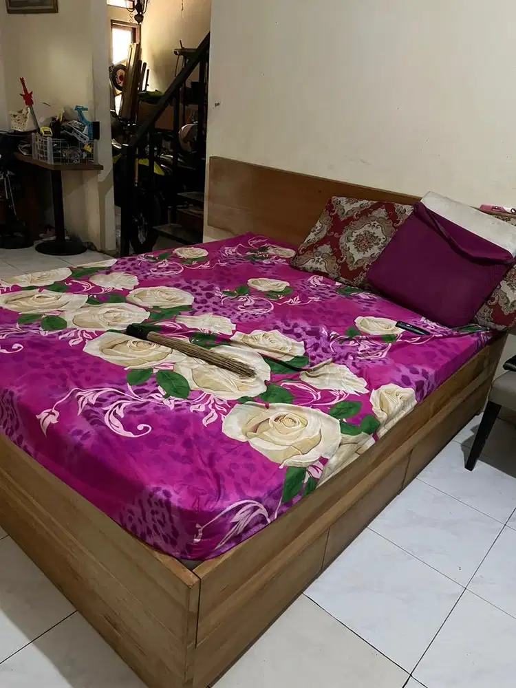 DIVAN DAN KASUR KING