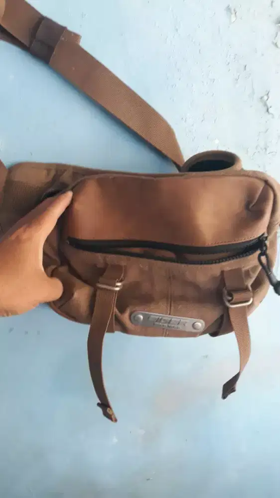 TAS PRIA EIGER BERMUDA
