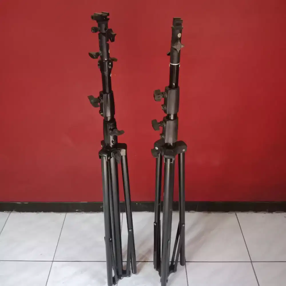 Paket Dua Lightstand dan Hotshoe Layak Pakai