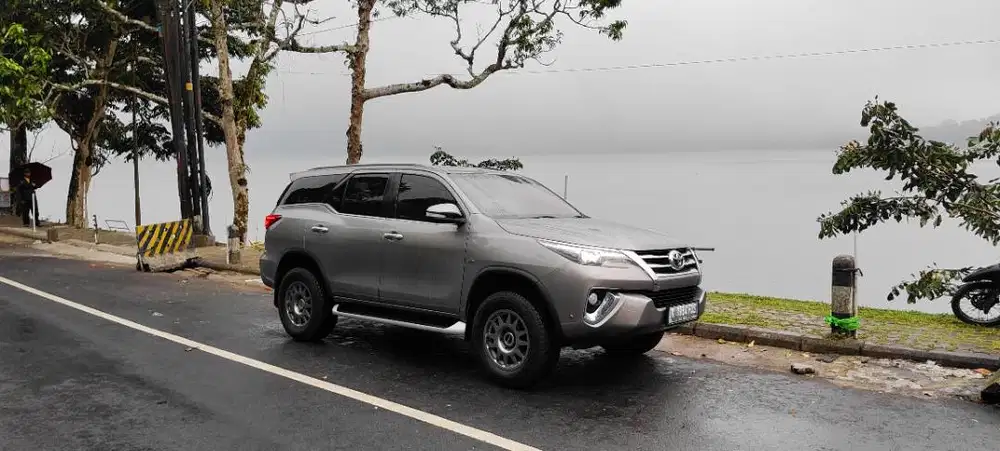 Toyota Fortuner SRZ (2,7 VVTI bensin) 2016, asli Bali, pajak panjang