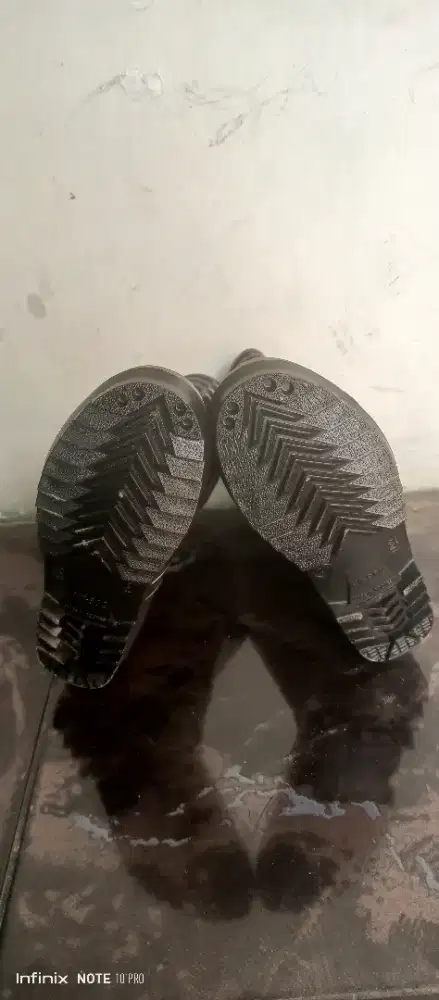 Sepatu boot sawah pria hitam uk 27