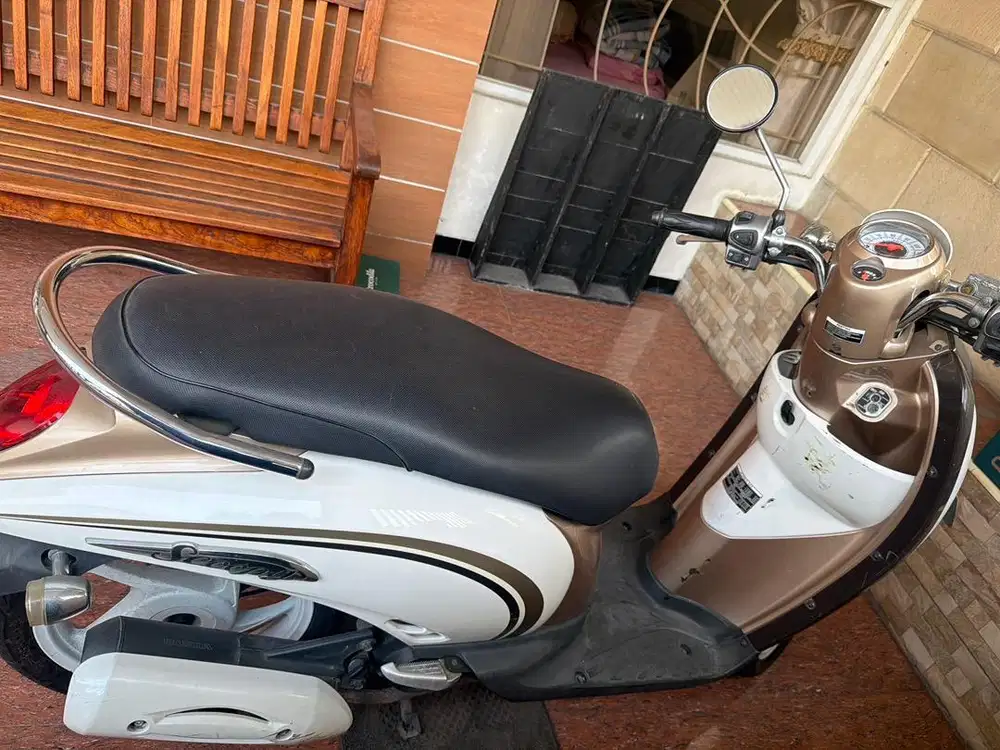 HONDA SCOOPY PUTIH BEIGE 2010 ISTIMEWA
