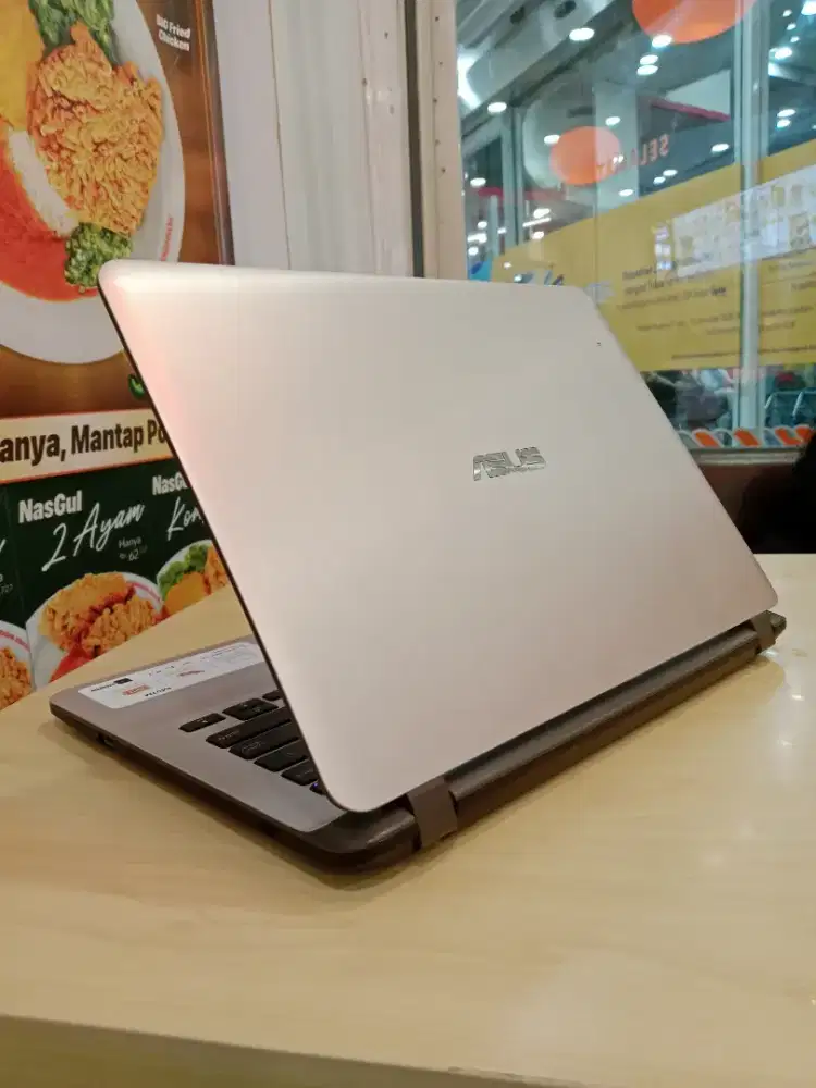 Laptop Mulus Slim Ssd Ngebutt Normal Semua Siap Pakai