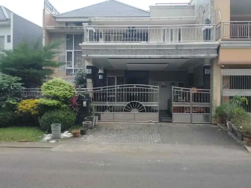 Rumah Dua Setengah Lantai Boulevard Kota Wisata Cibubur