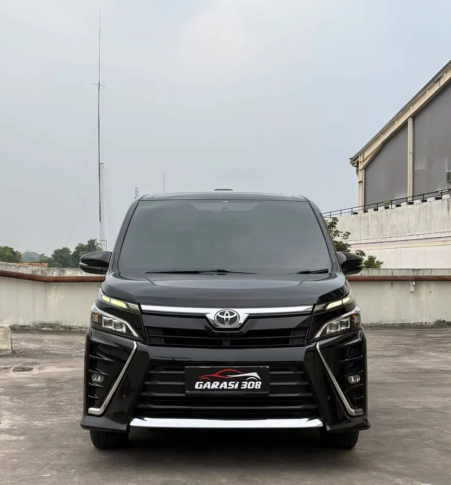 Toyota Voxy 2.0 AT 2018 Hitam