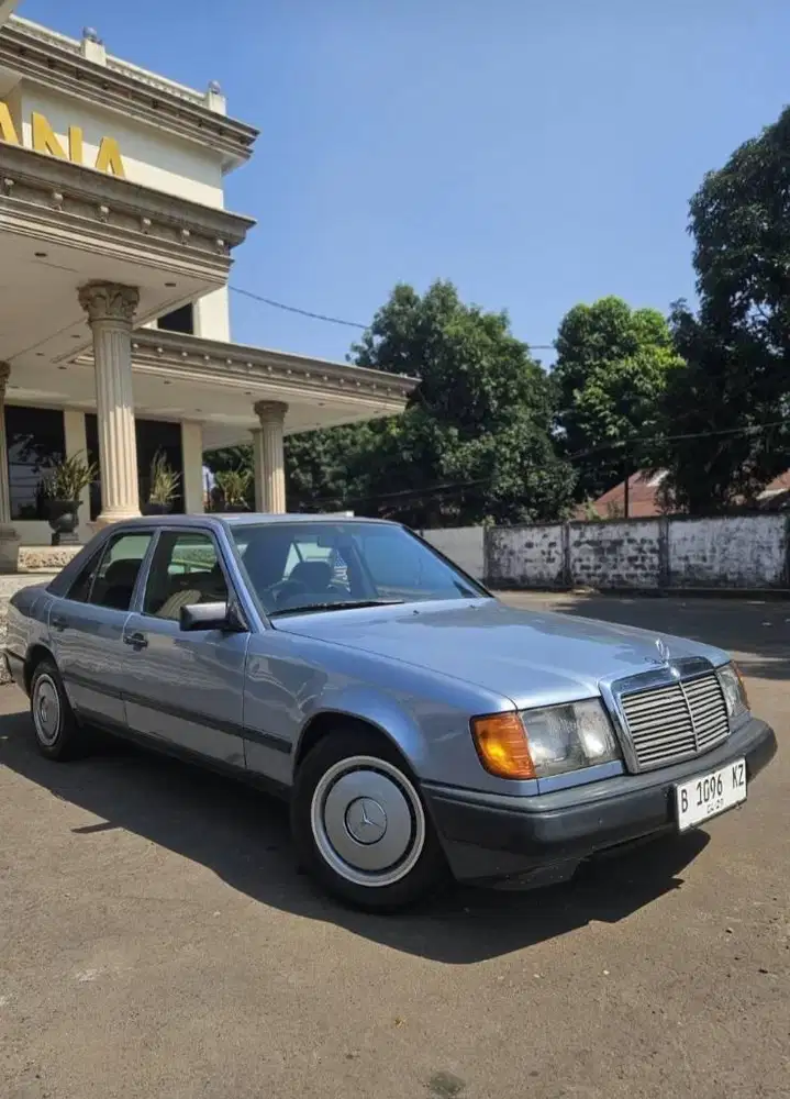 Jual cepat BU
Mercedes Benz W124 Boxer 300E 
Lis becak