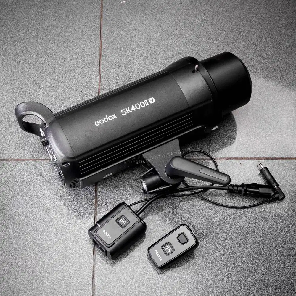Godox SK-400 II V Flash Studio + trigger Godox DM-16. Used Like New. S