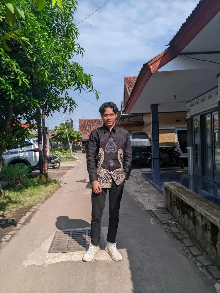 Mencari pekerjaan apa aja, utamakan di bidang penjualan