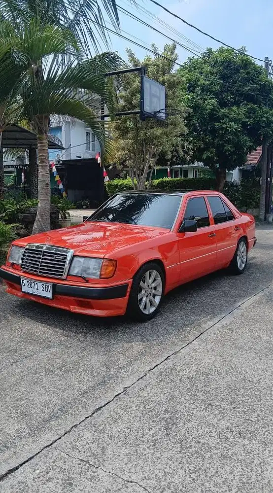 Mercedes Benz W124
Boxer 300E tahun 1990 warna rare