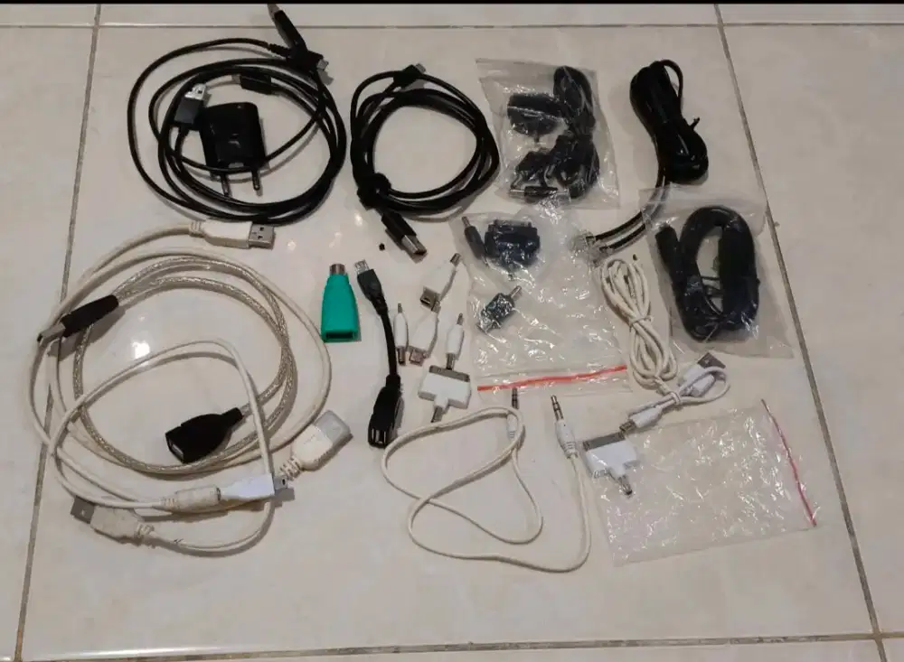 Aneka kabel hp charger data dll semuanya 50rb saja sesuai gambar
