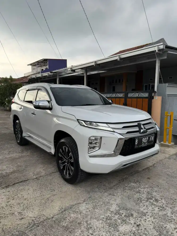 Mitsubishi Pajero Dakar 4x2 A/T putih