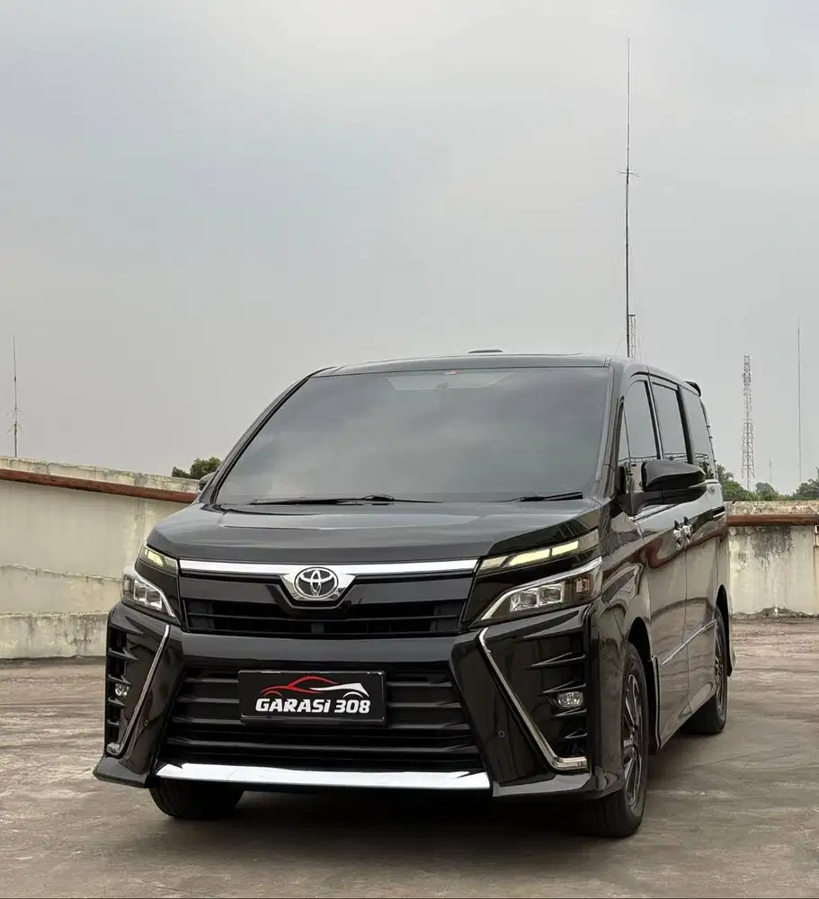 Toyota Voxy 2.0 AT 2018 Hitam KM 69 rb record Pajak 03-2027