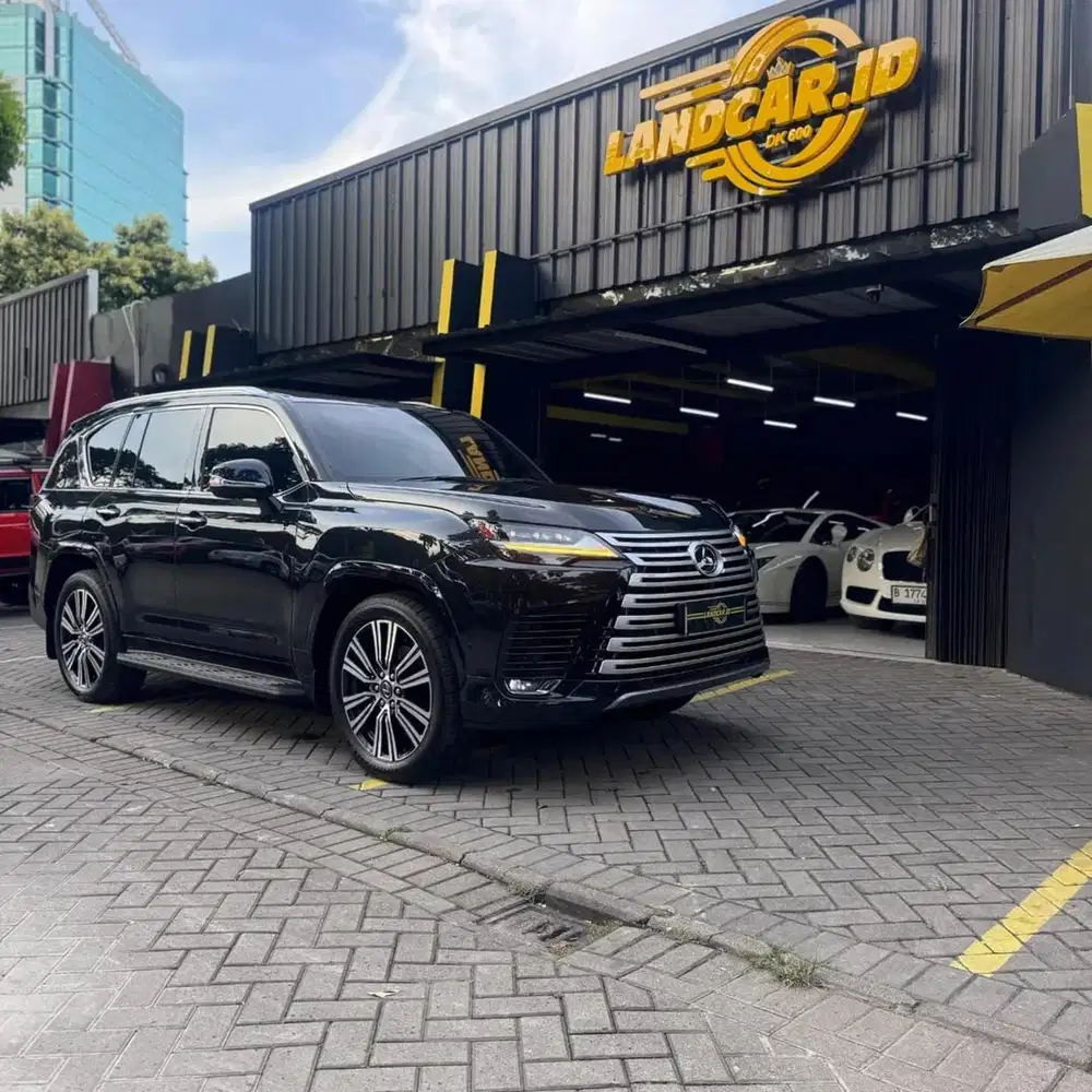 Lexus LX700h VIP 4-Seater 2025