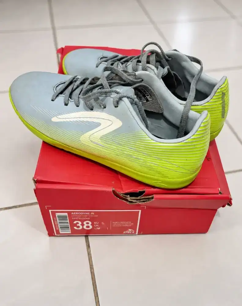 Sepatu futsal anak