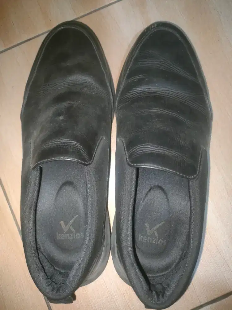 Sepatu Kenzios Zorro Slip On (Full Black)