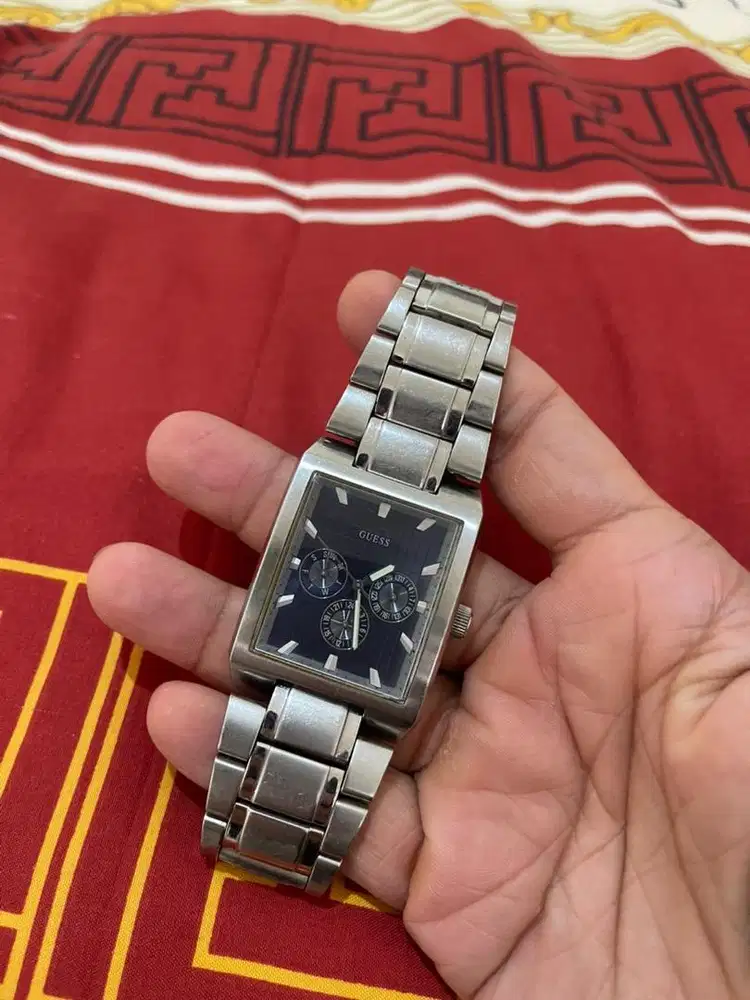 Jam Tanggan Guess