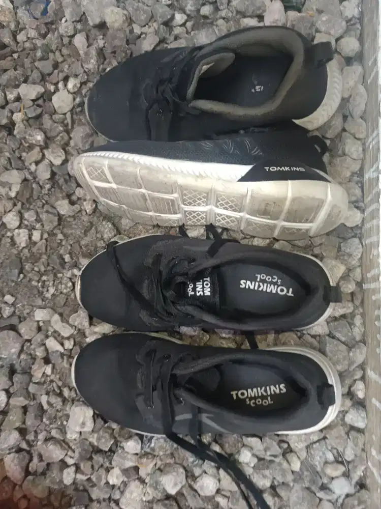 Dijual sepatu Anak size 35 merk Tomkins