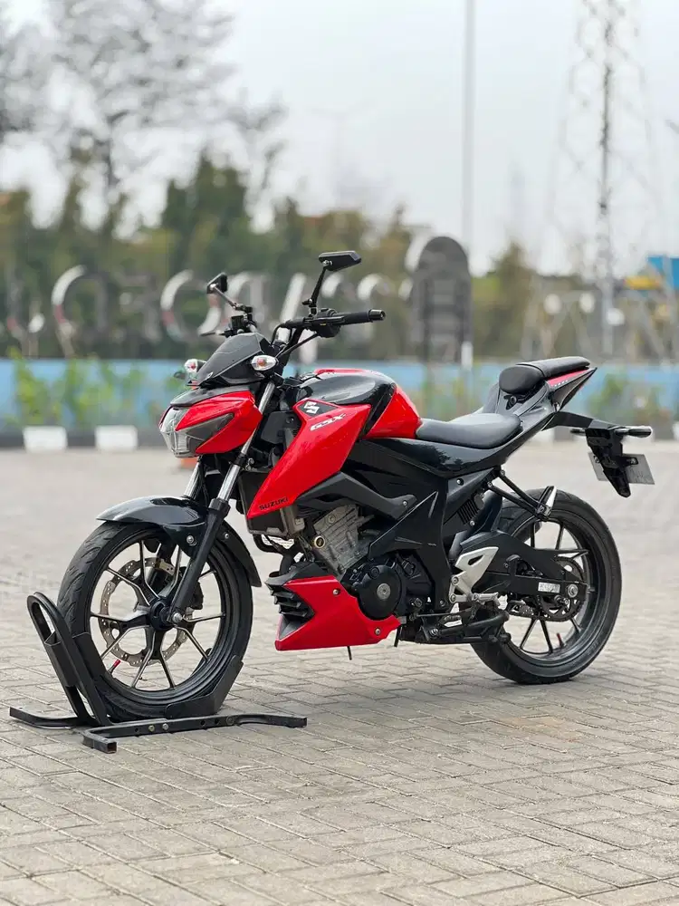 SUZUKI GSX S150 MERAH HITAM 2017 KM LOW PAJAK PANJANG KAYAK BARU