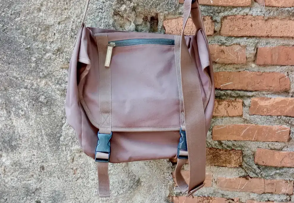 TAS SELEMPANG MUJI Unisex beli di Dubai