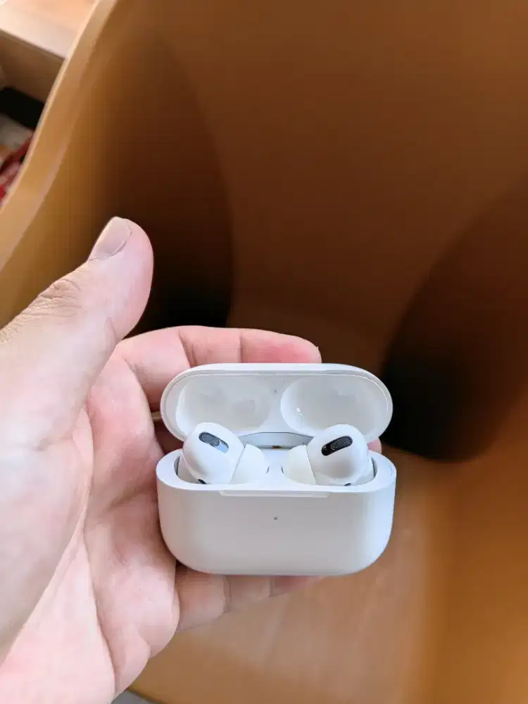 Apple AirPods Pro Gen 1 + MagSafe Charging Case Original