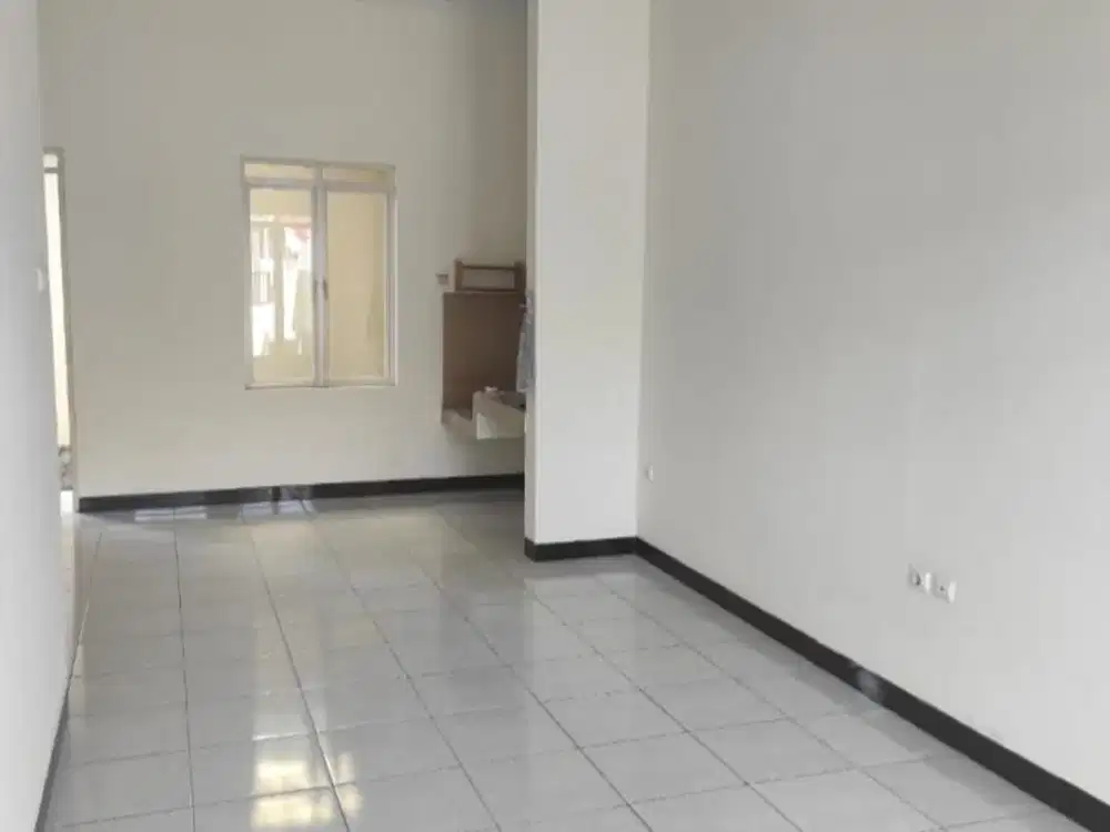 Rumah Terawat Nyaman Siap Huni di Taman Kopo Indah 3