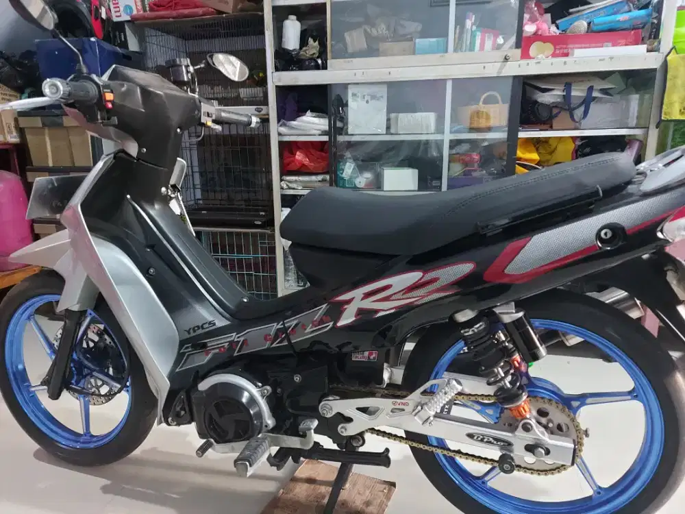 Yamaha fizr 2004