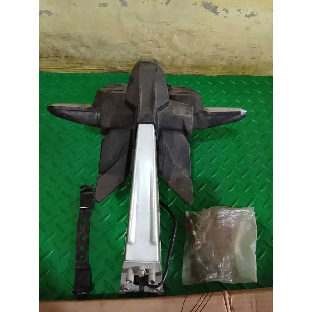 SPAKBOR BELAKANG CBR 250 ORI COPOTAN