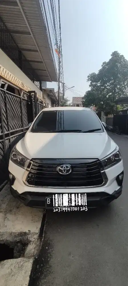 Toyota innova venturer diesel matic 2022 putih