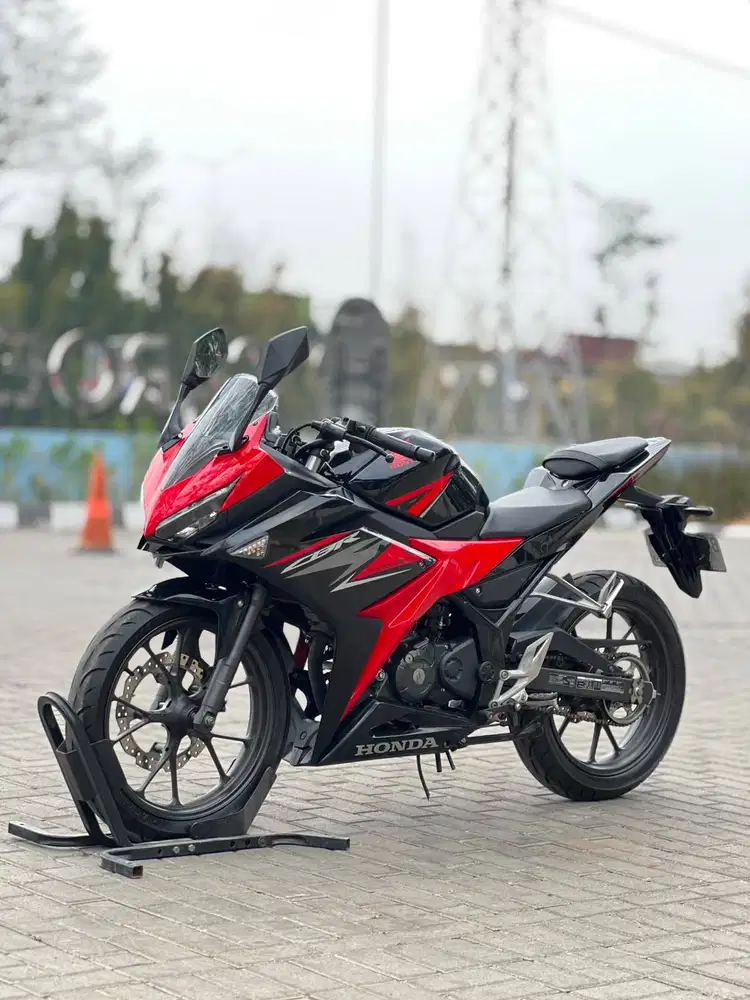 HONDA CBR 150R 2019 HITAM MERAH KM 12K PAJAK ON SUPER MULUS