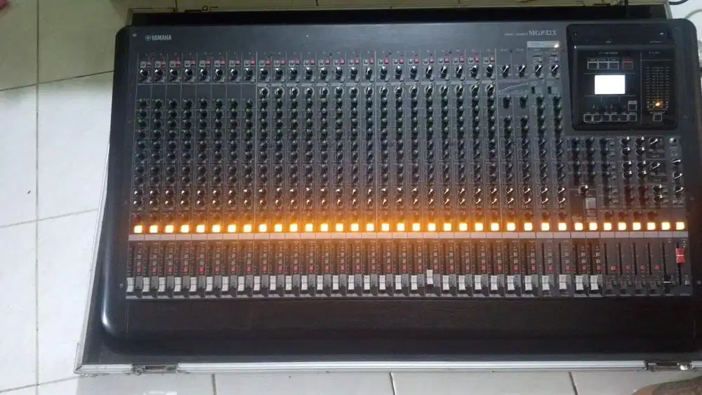 Yamaha mixer mgp 32