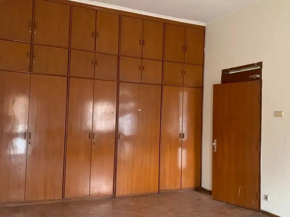 Dijual Rumah Eks Office Best Location : Sedang Berkembang untuk Bisnis Sayap Riau RE Martadinata Bandung