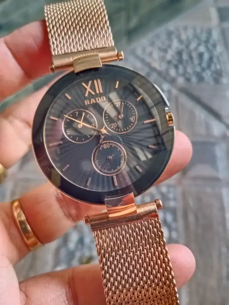 Jam Rado tipis elegan