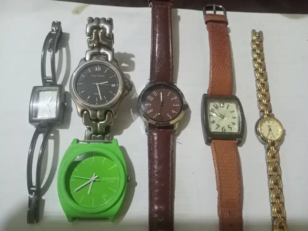 Jam wanita masih baik bermutu berbagai merek