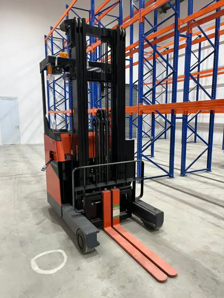 Di jual cepat Reachtruck