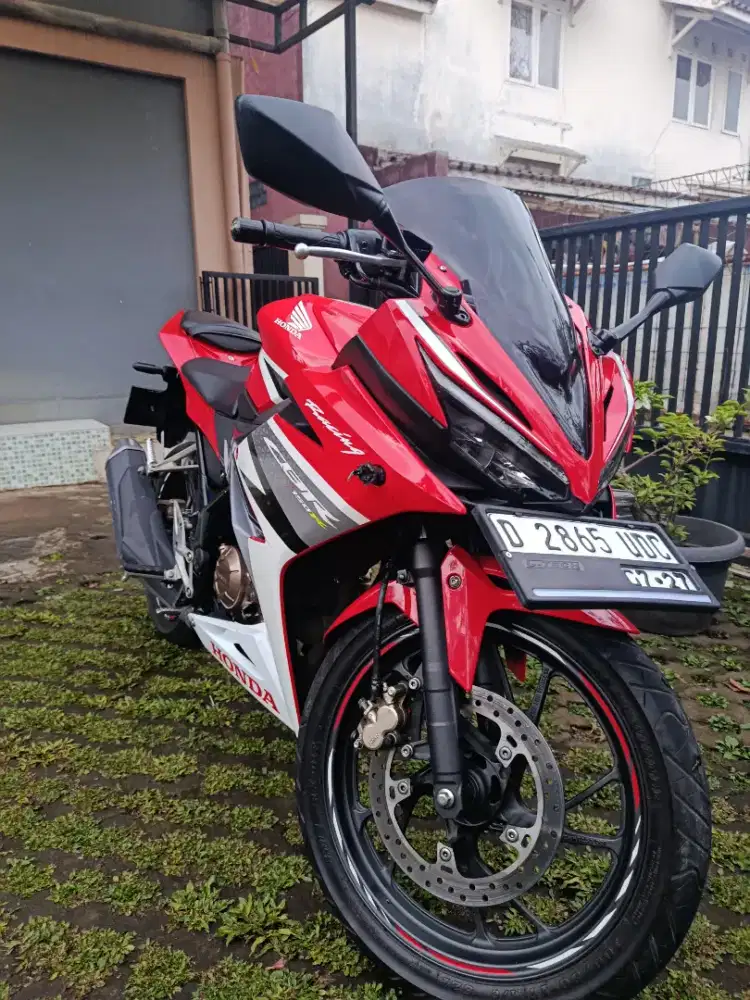 Dijual CBR 150cc warna merah istimewa