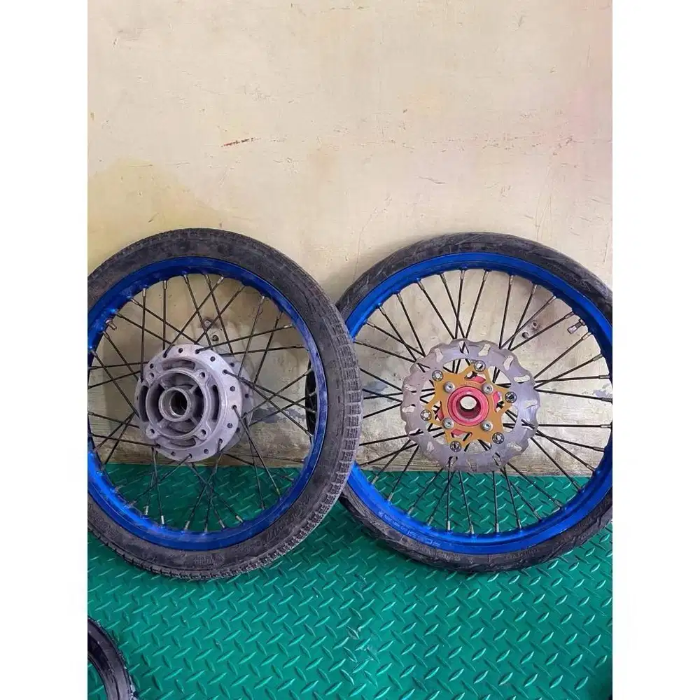 VELG V-ROSSI WM SERIES RING 17 SEPASANG + BAN + JARI-JARI COPOTAN