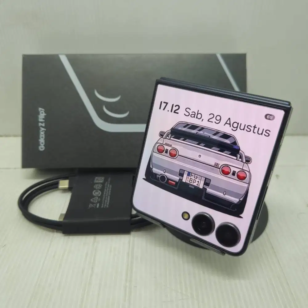 LIKE NEW  SAMSUNG GALAXY Z FLIP 7 12/512 BLACK SEIN FULLSET
