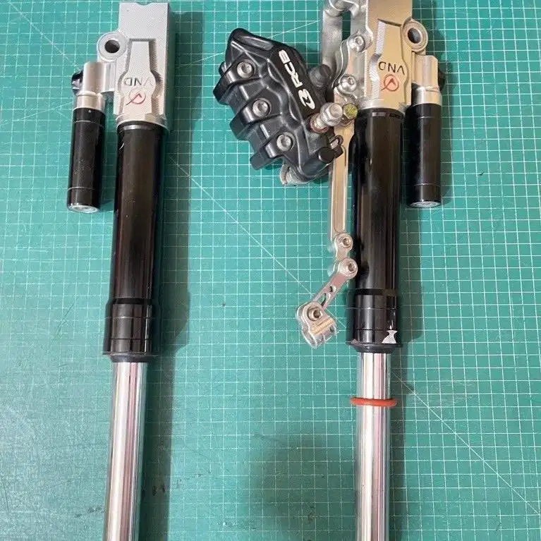 Shock depan variasi Honda Scoopy Merk Vnd+Kaliper RCB Copotan