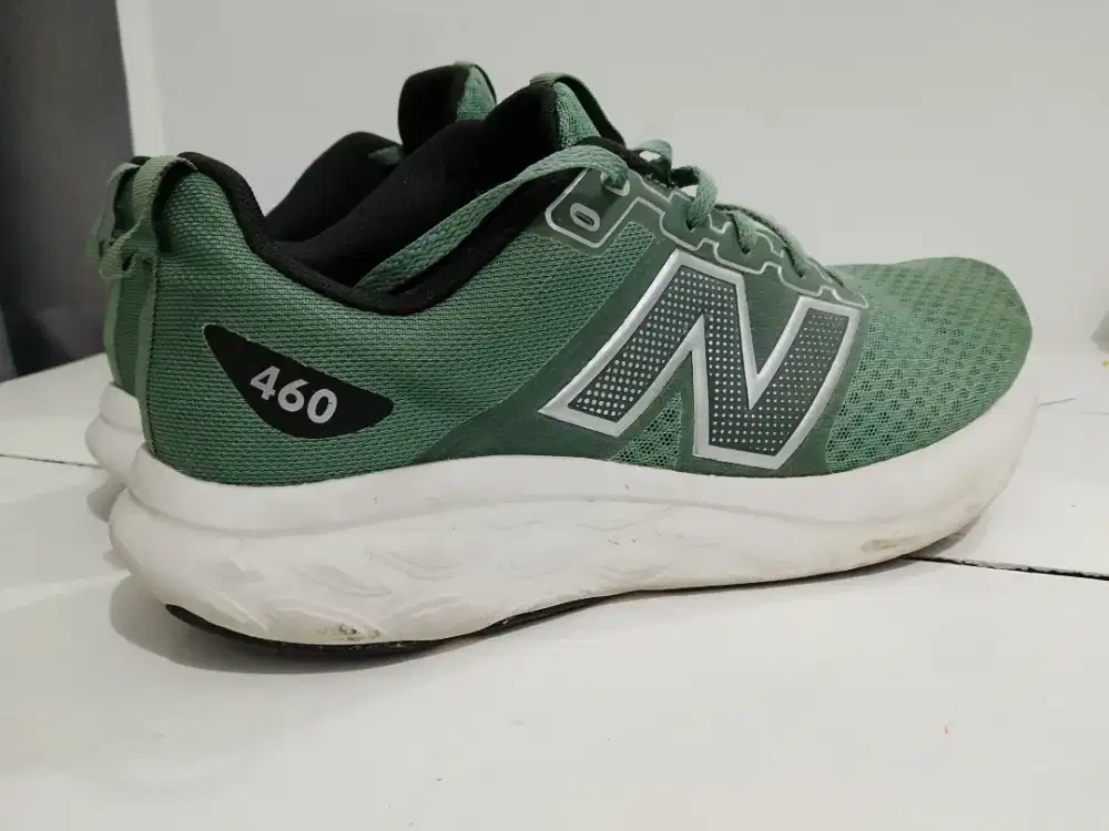 di jual Sepatu new balance ORI 100% size 43/44