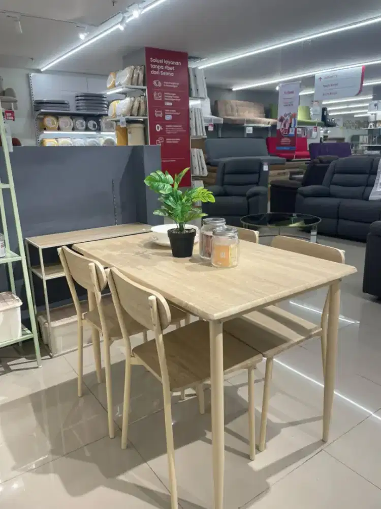 LAMIRA SET MEJA MAKAN + 4 KURSI