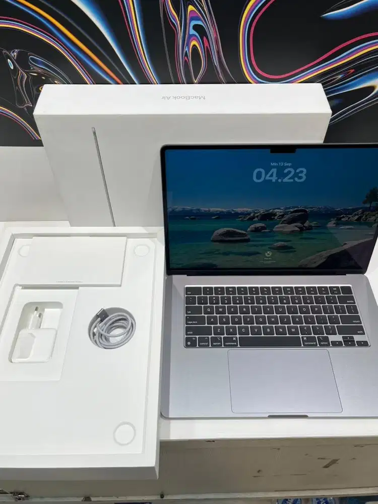 Second Macbook Air M2 15 inch 8/256GB Garansi iBox Panjang