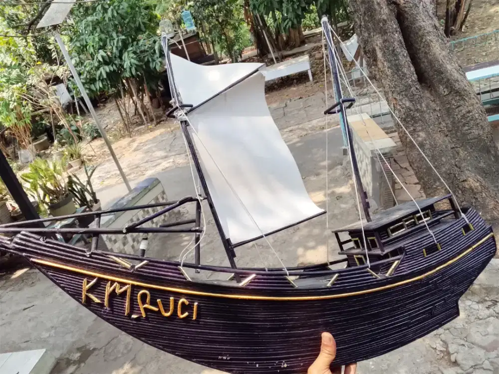 Kapal km ruci jua apa adanya