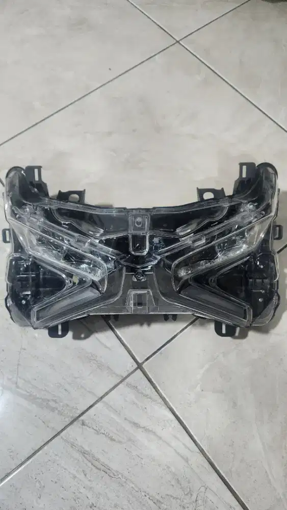 Head lamp new xmax gen 2 connected