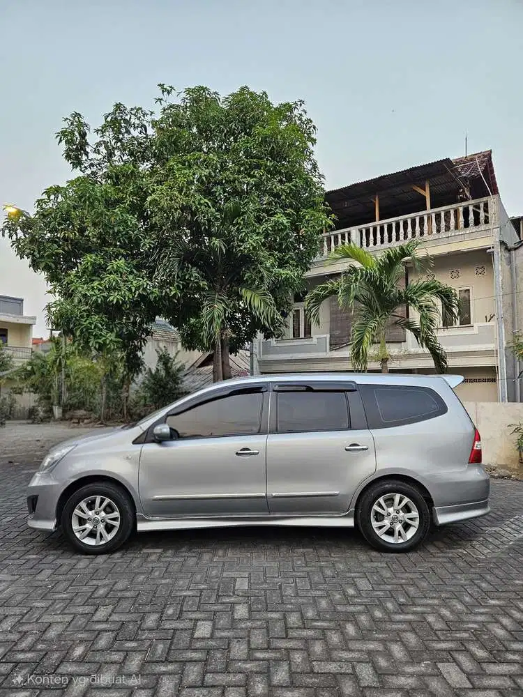 Nissan Livina 2012 Bensin